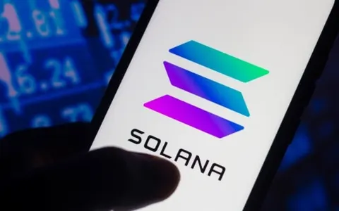 SOL Price Prediction: Below Every Key Moving Average as MACD Momentum Flatlines at $109